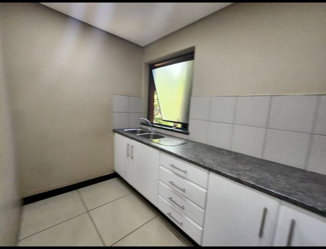 188M² OFFICE TO LET IN RANDJESPARK